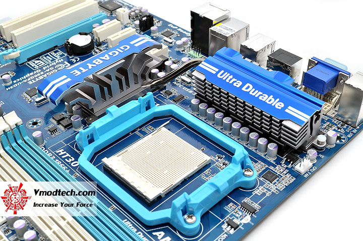 dsc 0078 GIGABYTE GA 890GPA UD3H AMD 890GX Chipset Review