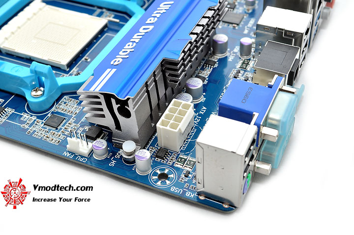 dsc 0081 GIGABYTE GA 890GPA UD3H AMD 890GX Chipset Review